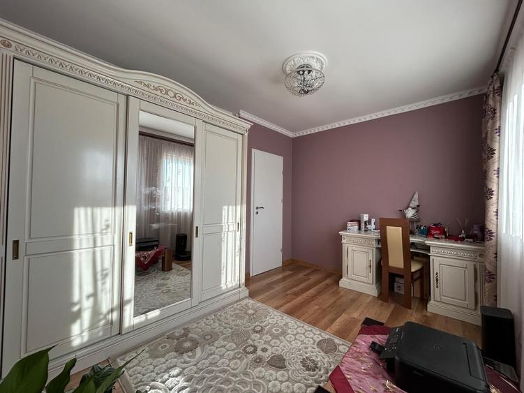 Apartament cu 3 camere semidecomandat în Iris