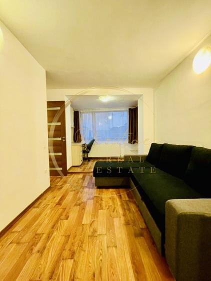 Apartament cu 4 camere semidecomandat în Central