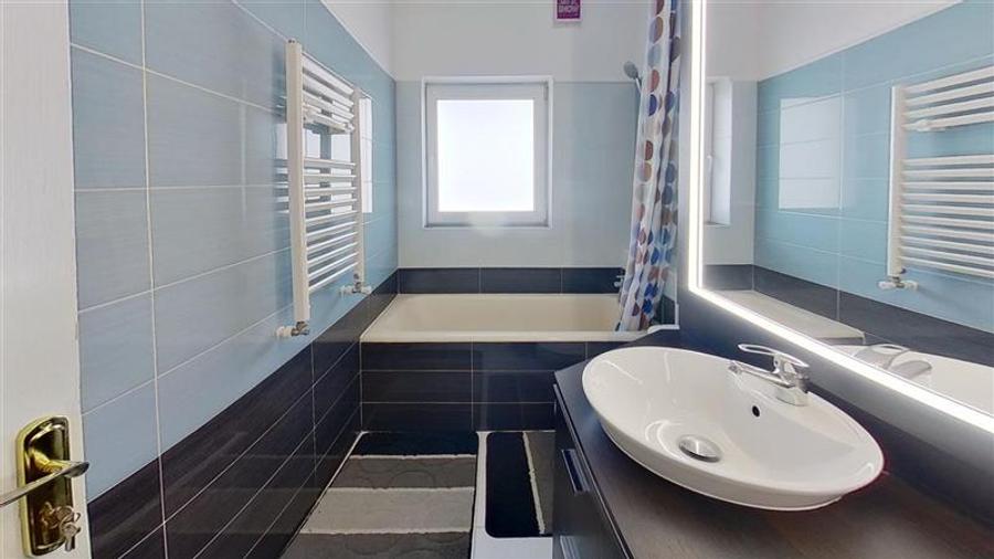 Apartament cu 2 camere nedecomandat, mobilat în Tractorul