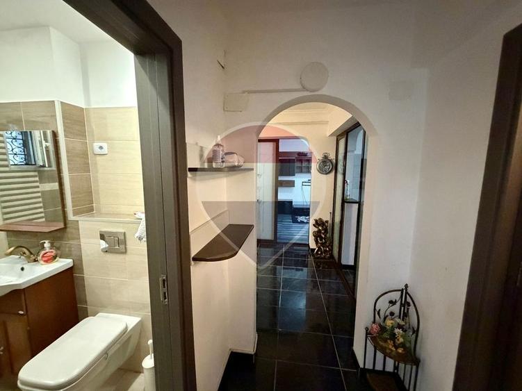 Apartament cu 3 camere decomandat, mobilat în Central