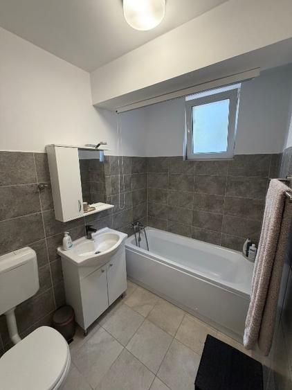 Apartament cu 2 camere decomandat, mobilat în Central