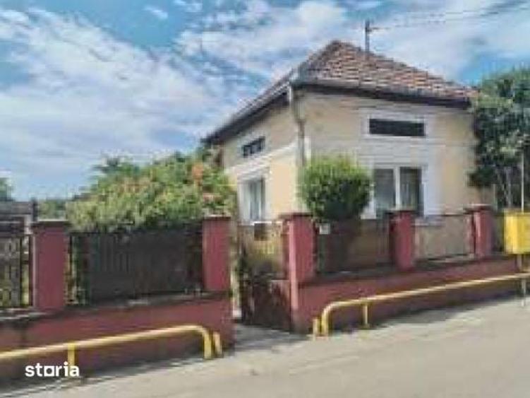 Casă cu 2 camere cu Teren 718 Mp în Central