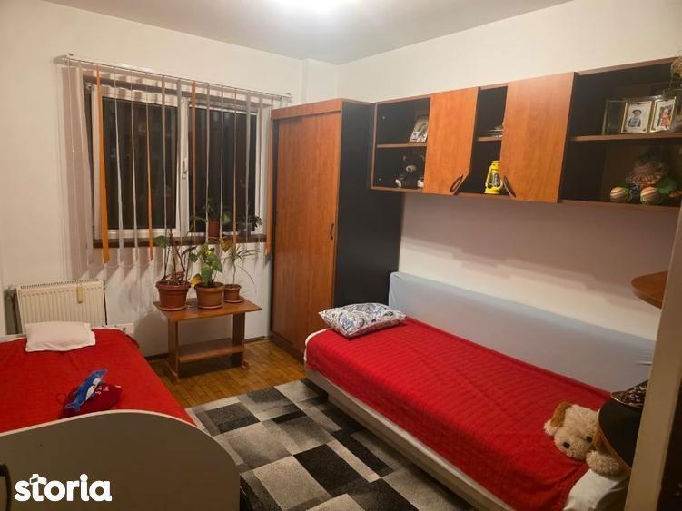 Apartament cu 4 camere decomandat, mobilat în Rahova