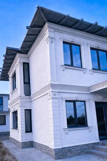 Casă cu 5 camere cu Teren 333 Mp în Păcurari