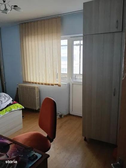 Apartament cu 3 camere decomandat în Albești