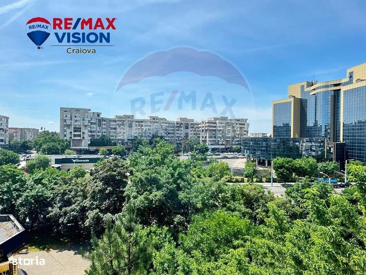 Apartament cu 4 camere de vanzare in zona Central - 1