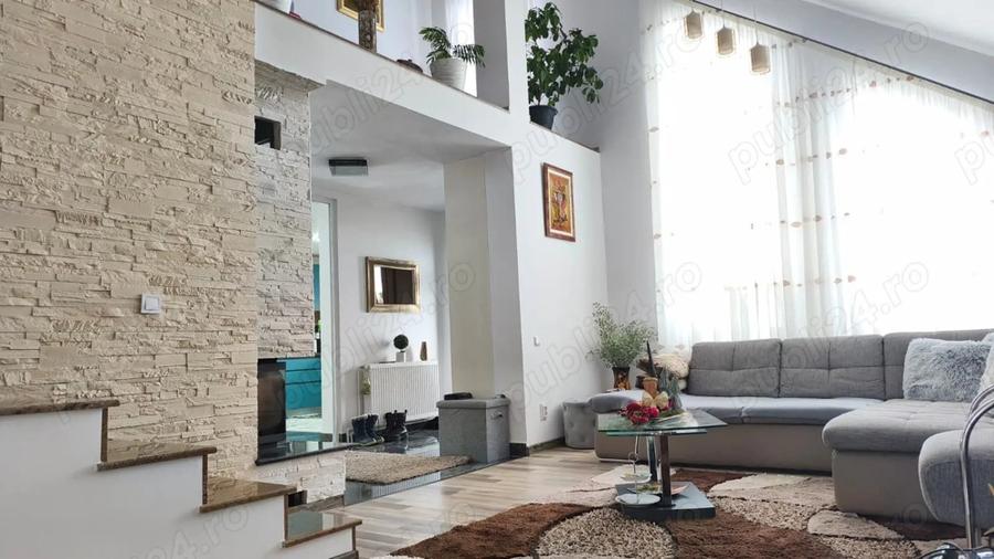 Casă cu Teren 569 Mp în Zăvoi