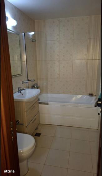 Apartament cu 3 camere decomandat în Găvana
