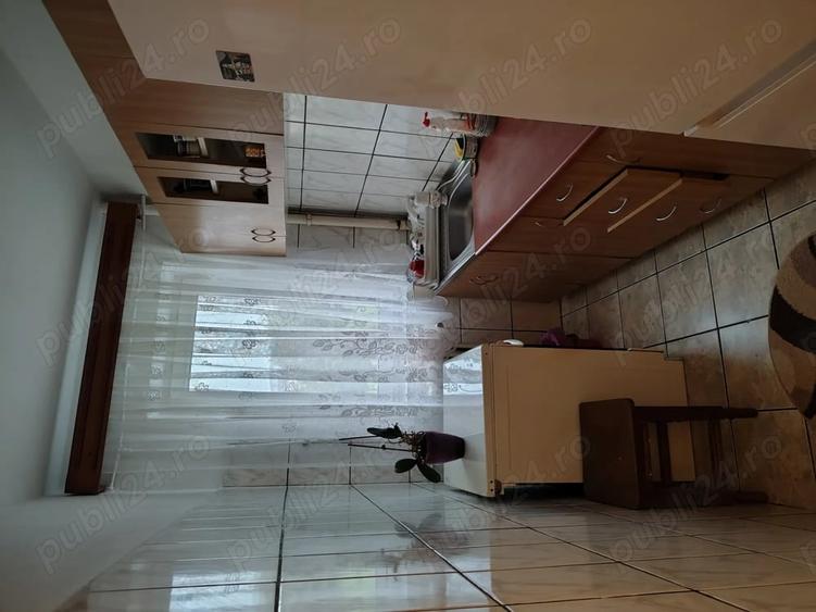 Apartament cu 3 camere semidecomandat în Central