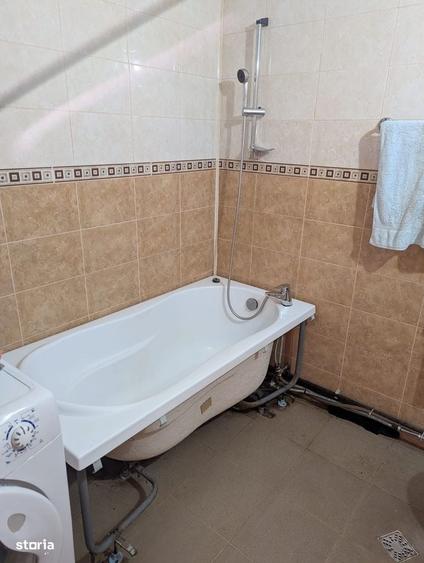 Casă cu 3 camere decomandat în Stoenești