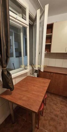 Apartament cu 2 camere semidecomandat, mobilat în Baba Novac