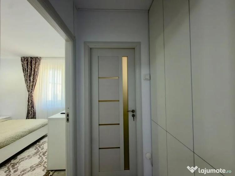 Apartament cu 3 camere semidecomandat în Central
