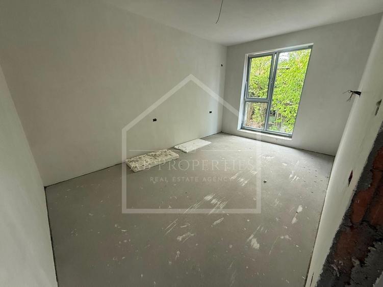 Duplex cu 4 camere cu Canalizare în Străulești