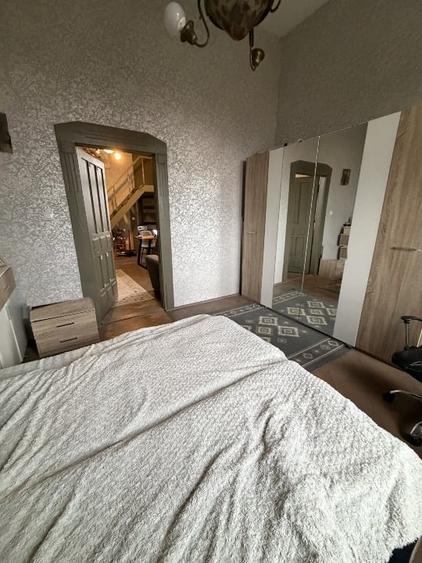 Apartament cu 3 camere semidecomandat, mobilat în Central