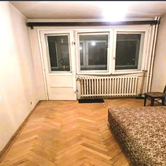 Apartament cu 3 camere semidecomandat în Bucureștii Noi