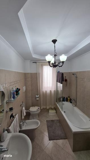 Casă cu 4 camere în Central