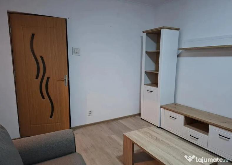 Apartament cu 2 camere semidecomandat în Podu Roș