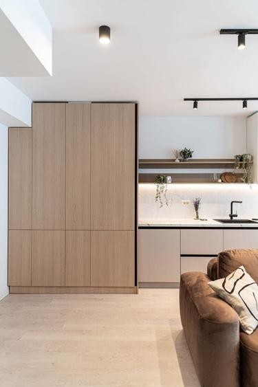 Apartament cu 3 camere semidecomandat, mobilat în Pipera