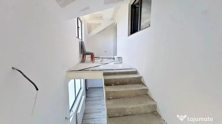 Casă cu 5 camere cu Teren 1159 Mp în Central