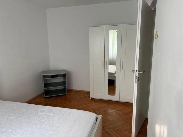 Apartament cu 2 camere semidecomandat, mobilat în Podu Roș