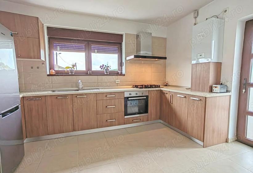 Casă cu 5 camere cu Teren 372 Mp în Central