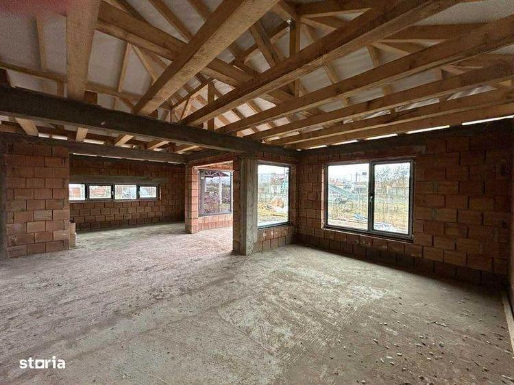Casă cu 4 camere cu Teren 146 Mp în Ernei