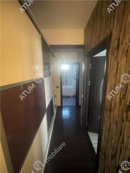 Apartament cu 3 camere decomandat, mobilat în Turnișor