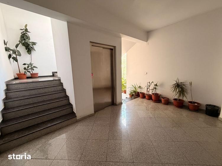 Apartament cu 3 camere decomandat în Dobroești
