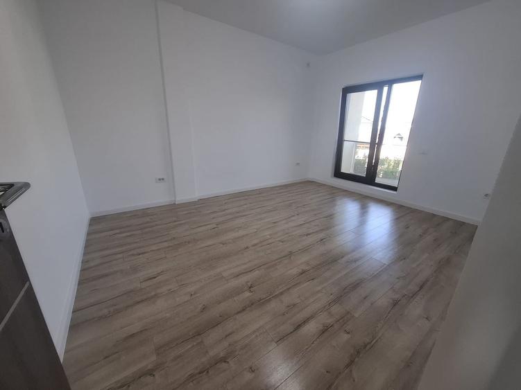 Casă cu 5 camere cu Canalizare în Tunari