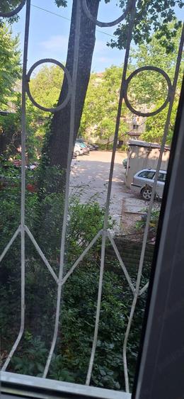 Apartament cu 3 camere decomandat în Lipovei
