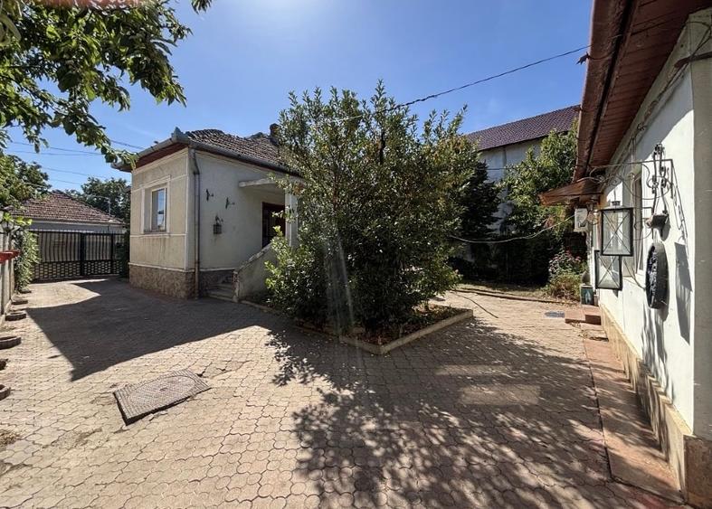 Casă individuală cu 4 camere cu Teren 904 Mp în Aurel Vlaicu