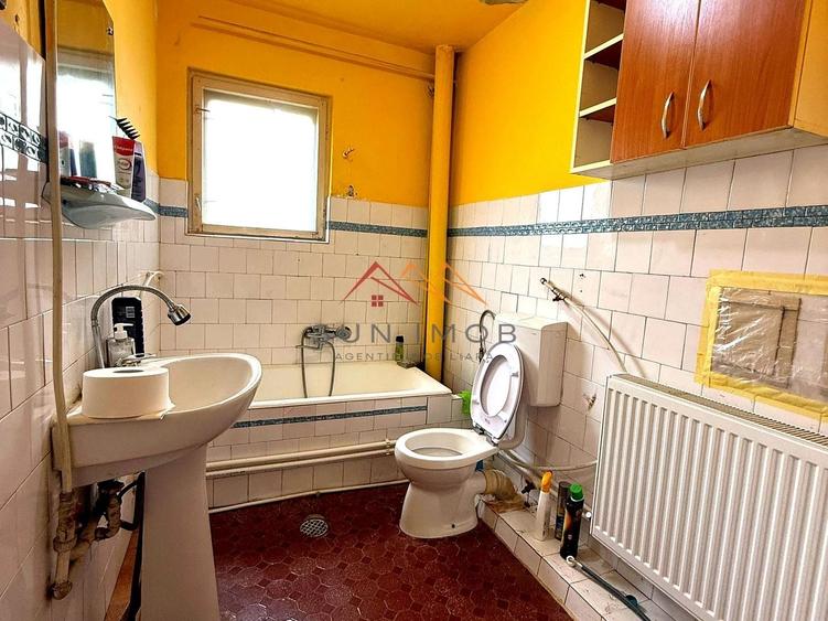 Casă cu 8 camere cu Canalizare în Câmpinița