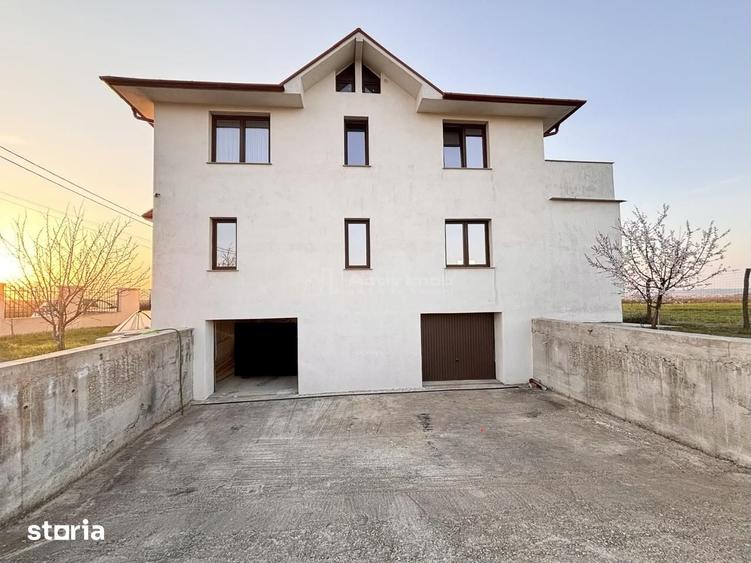 Casă cu 6 camere cu Teren 2310 Mp în Sânmartin