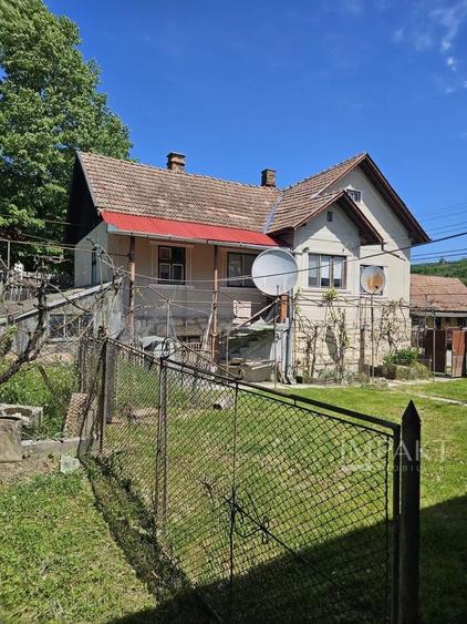 Casă individuală cu 3 camere cu Teren 3000 Mp în Petrindu