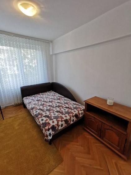 Apartament cu 3 camere decomandat în Tineretului