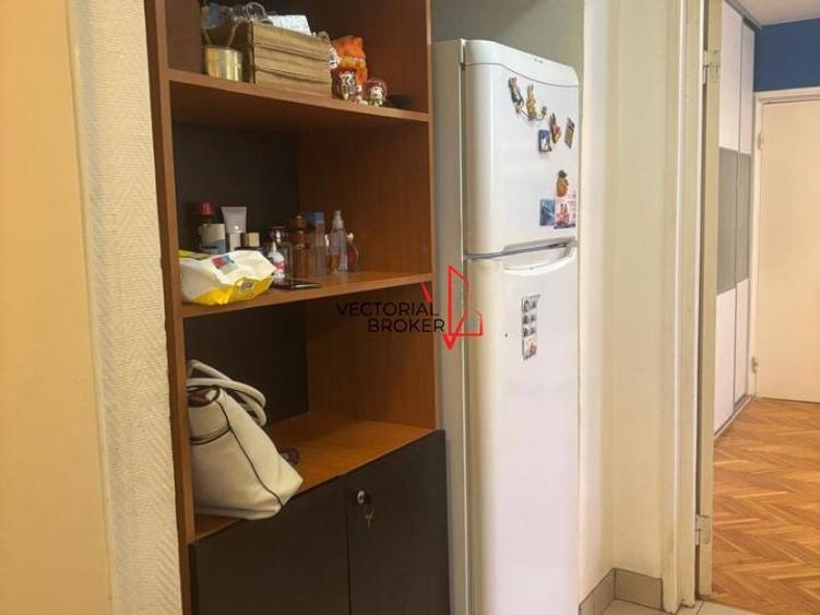 Apartament cu 3 camere semidecomandat în Dristor