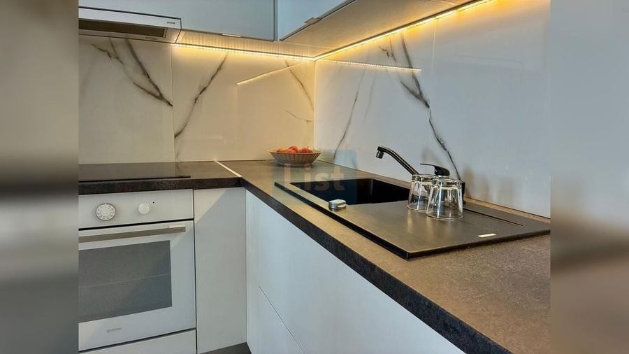 Apartament cu 2 camere semidecomandat, mobilat în Central