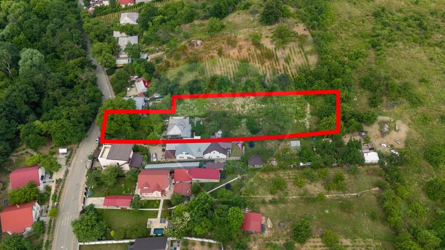 Teren Construcții intravilan de 2700 mp, în Bucium