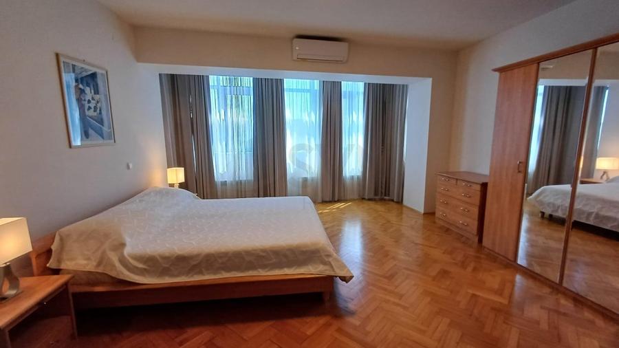 Apartament cu 4 camere decomandat, mobilat în Batistei