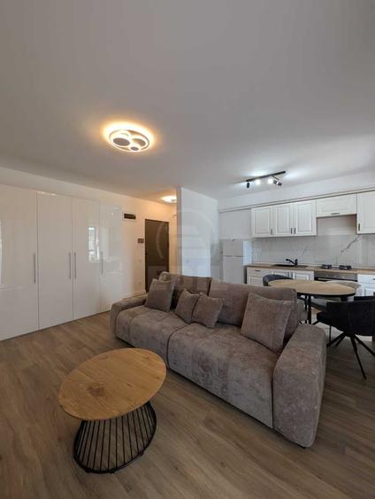 Apartament cu 2 camere semidecomandat în Florești