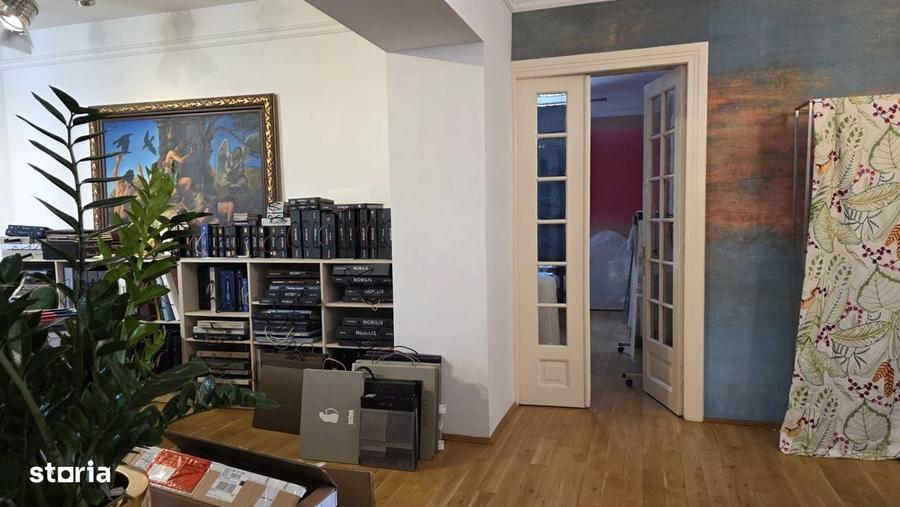 Apartament cu 4 camere în Moșilor