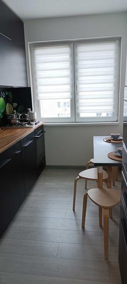 Apartament cu 3 camere semidecomandat în 1 Mai