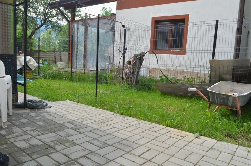Casă individuală cu 3 camere cu Canalizare în Bușteni