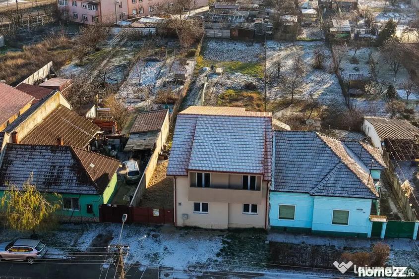 Casă cu 4 camere cu Canalizare în Aradul Nou