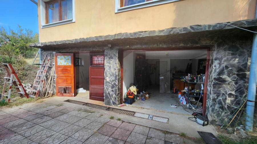 Casă individuală cu 4 camere cu Garaj în Unirii