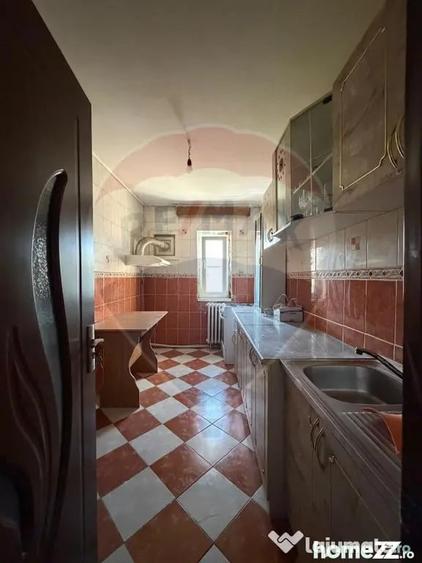 Apartament cu 3 camere decomandat în Central