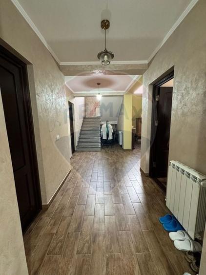 Casă individuală cu 5 camere cu Teren 1268 Mp în Nord