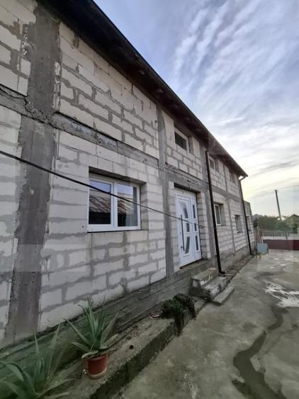 Casă cu 4 camere cu Teren 582 Mp în Teslui