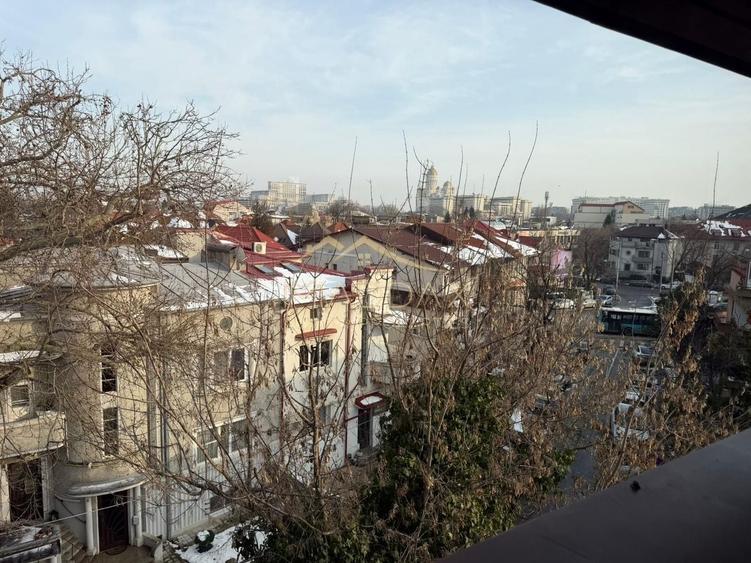 Apartament cu 4 camere decomandat, mobilat în Cotroceni
