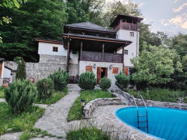 Casă cu Teren 220 Mp în Sărata